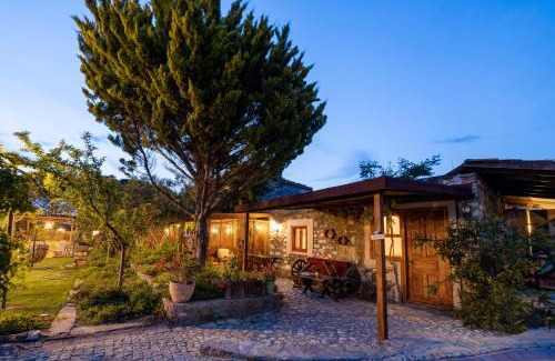 Bozcaada Hotel | Aral Tatil Ciftligi