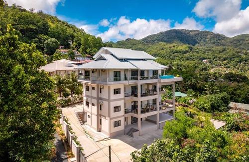 Mahe Island Apartment | Aran Apartments - Fenton: Modern, spacious apartment at Au Cap.