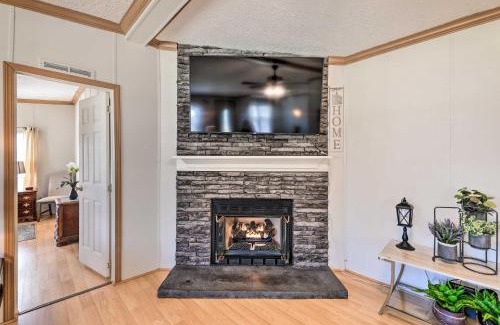 Minnesott Beach House | Arapahoe Home with Fireplace Near Deer Hunting