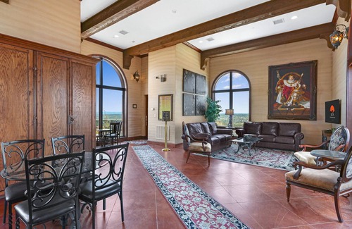 Johnson City Hotel | Arc de Texas - Napoleon Suite I Pools, fishing, ATV on an expansive 2001 acres