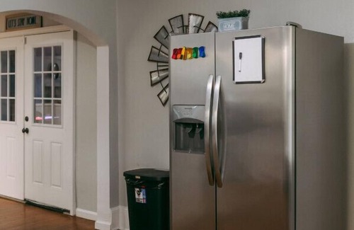 Greenville House | Arcade Adventure! 6-Bedroom Stay near Football Stadium