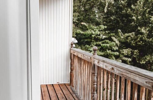 Greenville House | Arcade Adventure! 6-Bedroom Stay near Football Stadium