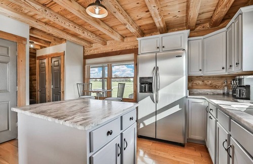 Shelbyville Cabin | Arcade | Fishing Pond | Cabin on Farm | Slps 12+