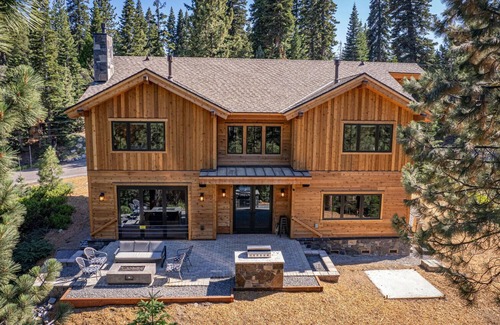 Comstock Acres House | Arcadia Manor by Tahoe Getaways - Newly Built West Shore - 5 BR w Wet Bar, EV Charger & A/C