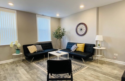 Bridgeport Apartment | Archer #2 | New 3 Bedroom near McCormick Place, Wintrust Arena, Chinatown