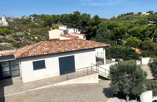 Ensues-la-Redonne House | architect-designed villa on private estate. Swimming pool open with dates and times.