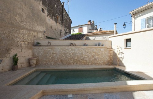 Fontvieille House | Architect-designed house in Provencal village center with swimming pool