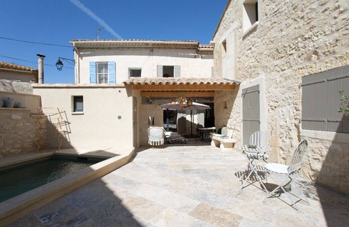 Fontvieille House | Architect-designed house in Provencal village center with swimming pool