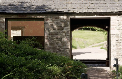 Penicuik House | Architect designed hilltop hideaway near Edinburgh with wood-fired sauna.