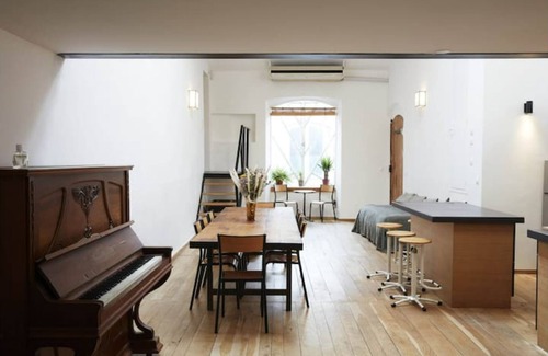 Opera Apartment | ARCHITECT-DESIGNED LOFT ON THE OLD PORT