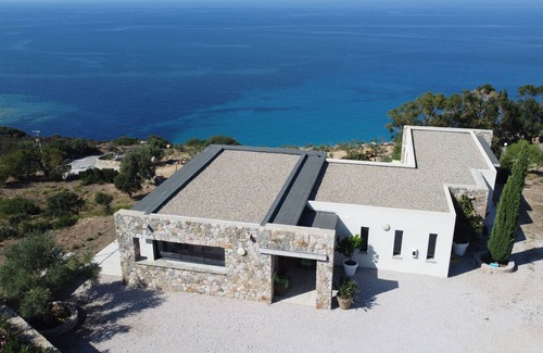 Occhiatana Villa | Architect-designed villa with sea view