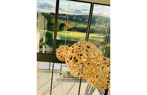 Juvignac Villa | Architect-designed villa with golf view