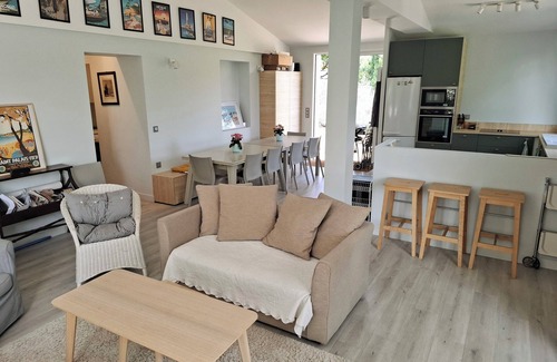 Saint-Palais-sur-Mer Villa | Architect-designed villa for 8 people close to the beach