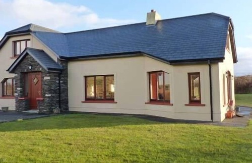 Ballineanig Cottage | ARCHITECT HOUSE, family friendly in Ballyferriter, County Kerry