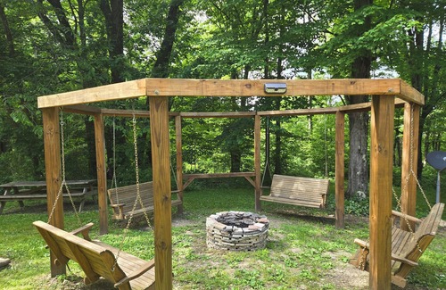 Mill Run House | Architects dream, 1 mile from falling water and river, private with camp area
