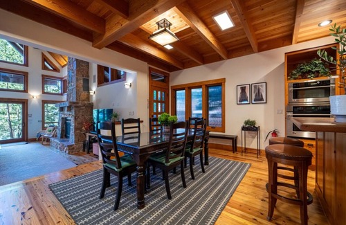 Truckee House | Architectural Beauty with Views, Steps to The Lake and Piers