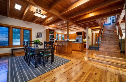 Truckee House | Architectural Beauty with Views, Steps to The Lake and Piers