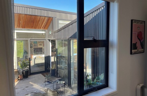 St. Clair Apartment | Architectural home with stunning sea views in St Clair