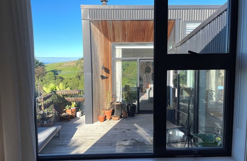 St. Clair Apartment | Architectural home with stunning sea views in St Clair