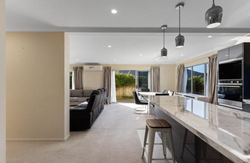 Whanganui House | Architectural Retreat in Prestigious Whanganui