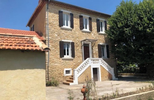 Pont-Saint-Esprit Villa | Ardeche in Provence with shady park