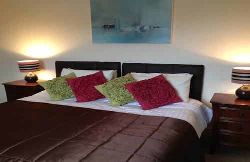 Pairc Na Gloine House | Ardmullen Holly 4 bedroom - sleeps 8 guests in 4 bedrooms