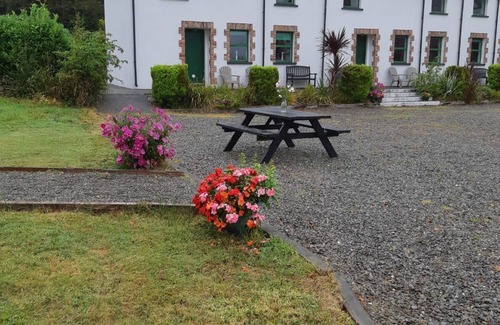 Ballylickey Cottage | Ardnagashel Est No 2 - a two story that sleeps 4 guests in 2 bedrooms