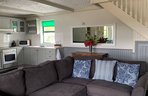 Ballylickey Cottage | Ardnagashel Est No 3 - a two story that sleeps 4 guests in 2 bedrooms