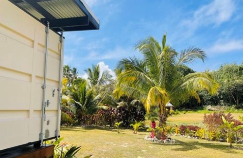 Arorangi Apartment | Are Mii , a stylish one room container home