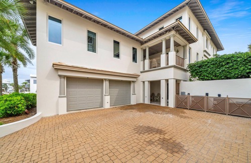 Sunnyside House | Are We There Yet? BEACHFRONT Villa in Carillon Beach—5 Bd & Guest House