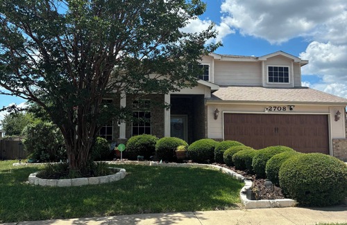 Killeen House | Are you in between homes? Family size home with family outdoor entertaining.