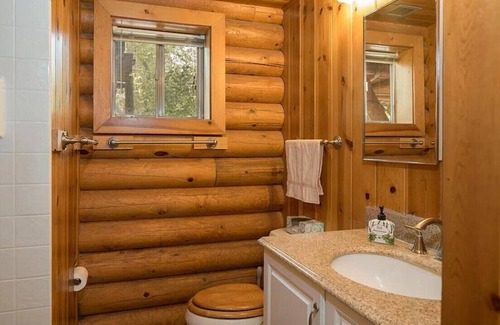 Sedona Cabin | Are you looking to relax? Look no further! Welcome to the serenity of Oak Creek.