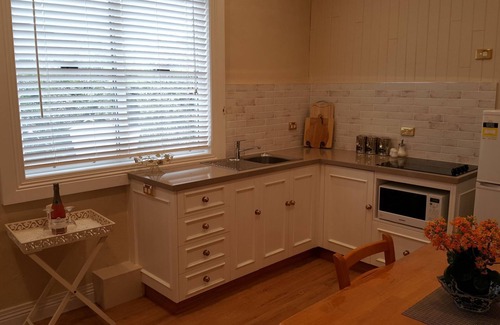 Evandale Cottage | Arendon Cottage - Charming Accommodation in the heart of historic Evandale.