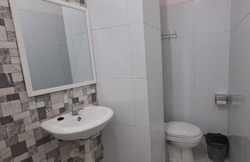 Oro Oro Ombo House | ARIMBI GUEST HOUSE
