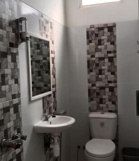 Oro Oro Ombo House | ARIMBI GUEST HOUSE