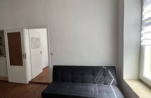 Zeitz Apartment | AriProp Berlin Style Workers’ flat–private Parking