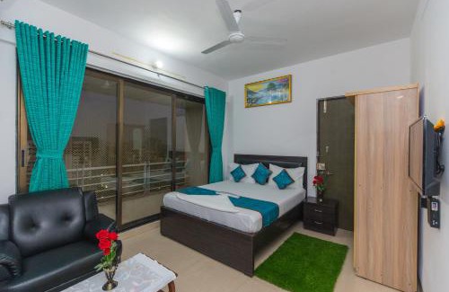 Andheri West Bed & Breakfast | Aristo Room, Apartment - Homestay near Kokilaben Dhirubai Ambani Hospital for family only,