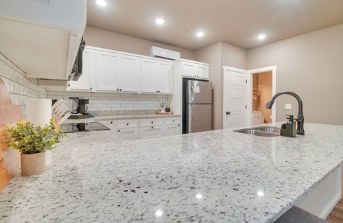 Farmington House | Arkansas Guest Suite w/Deck: Near Fayetteville!