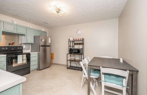 Williamstown House | Arkstone Retreat Suites, 3 in 1!
