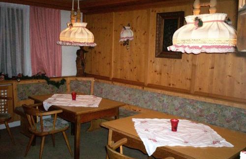 Stueben Bed & Breakfast | Arlberg Motel Ski-In & Ski-Out access to Austrias largest ski area