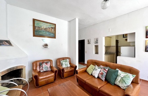 Alporchinhos Apartment | ARMAÇÃO DE PÊRA TWINS 3 by HOMING