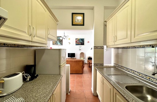 Alporchinhos Apartment | ARMAÇÃO DE PÊRA TWINS 3 by HOMING