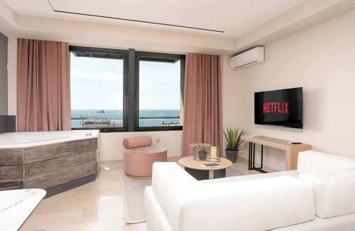 Thessaloniki City Centre Condo | Armonia Jacizzi Sea view Suite 4