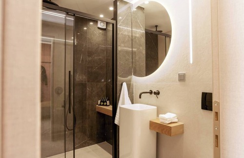 Thessaloniki City Centre Condo | Armonia Jacizzi Sea view Suite 4