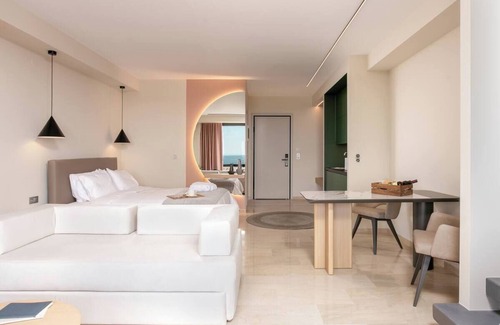 Thessaloniki City Centre Condo | Armonia Jacizzi Sea view Suite 4