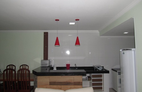 Centro House | Arraial season 2. Beach of the Angels to 200m! Air conditioning and wi-fi.
