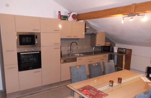 Landorf Apartment | Arrive and feel at home in a charming, quiet, large * Rosen fewo.