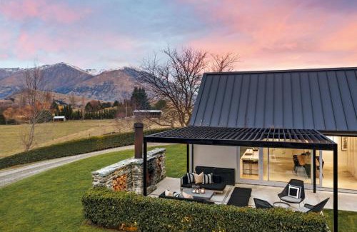 Speargrass Flat House | Arrow Wood - Minutes to Arrowtown, Golf and Wineries - Luxury Living
