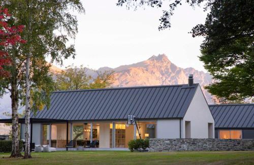 Speargrass Flat House | Arrow Wood - Minutes to Arrowtown, Golf and Wineries - Luxury Living