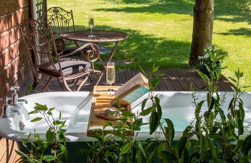 Arrowtown Cottage | Arrowtown - Country setting and easy walk to town